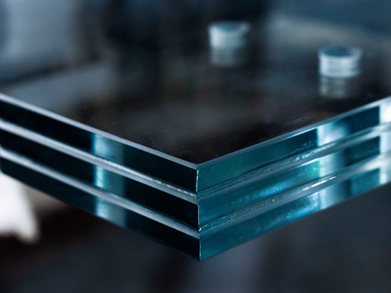 مقایسه شیشه سکوریت، لمینت و دوجداره | کدام یک برای پروژه من بهتر است؟ 3